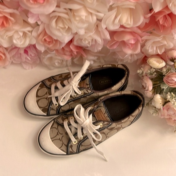COACH Women’s Shoes size 6B - Picture 2 of 7